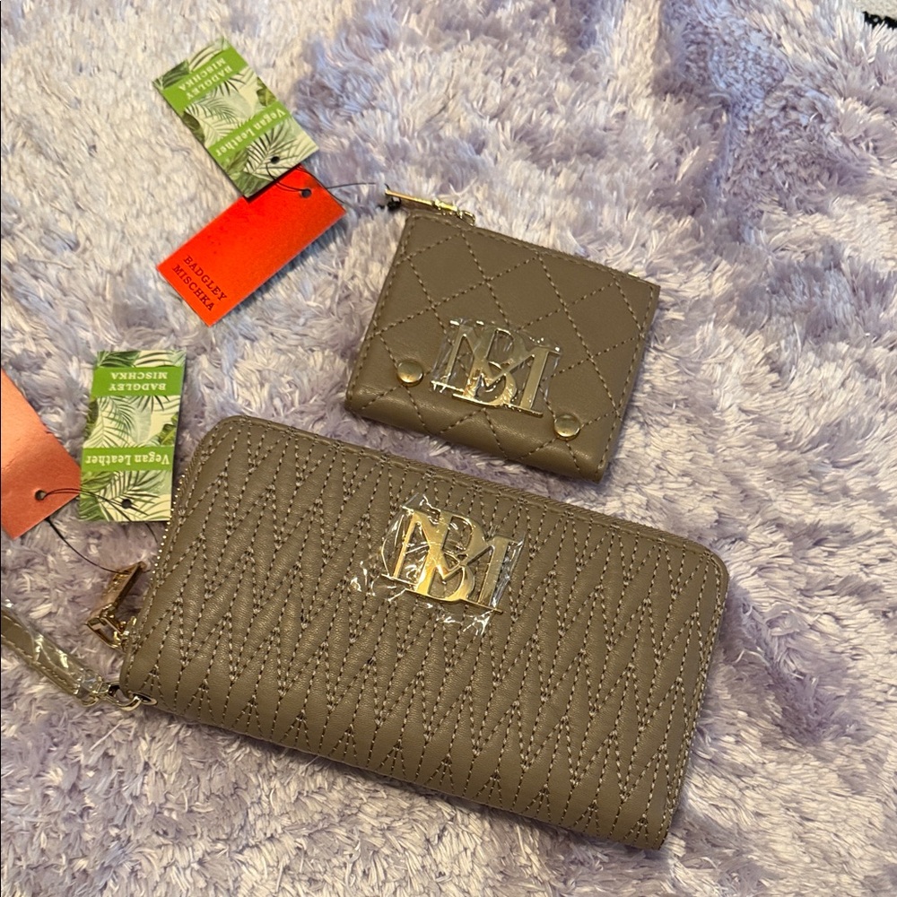 ⭐️$25⭐️Badgley  Elegant Taupe Quilted clutch and wallet 2pc Set NWT